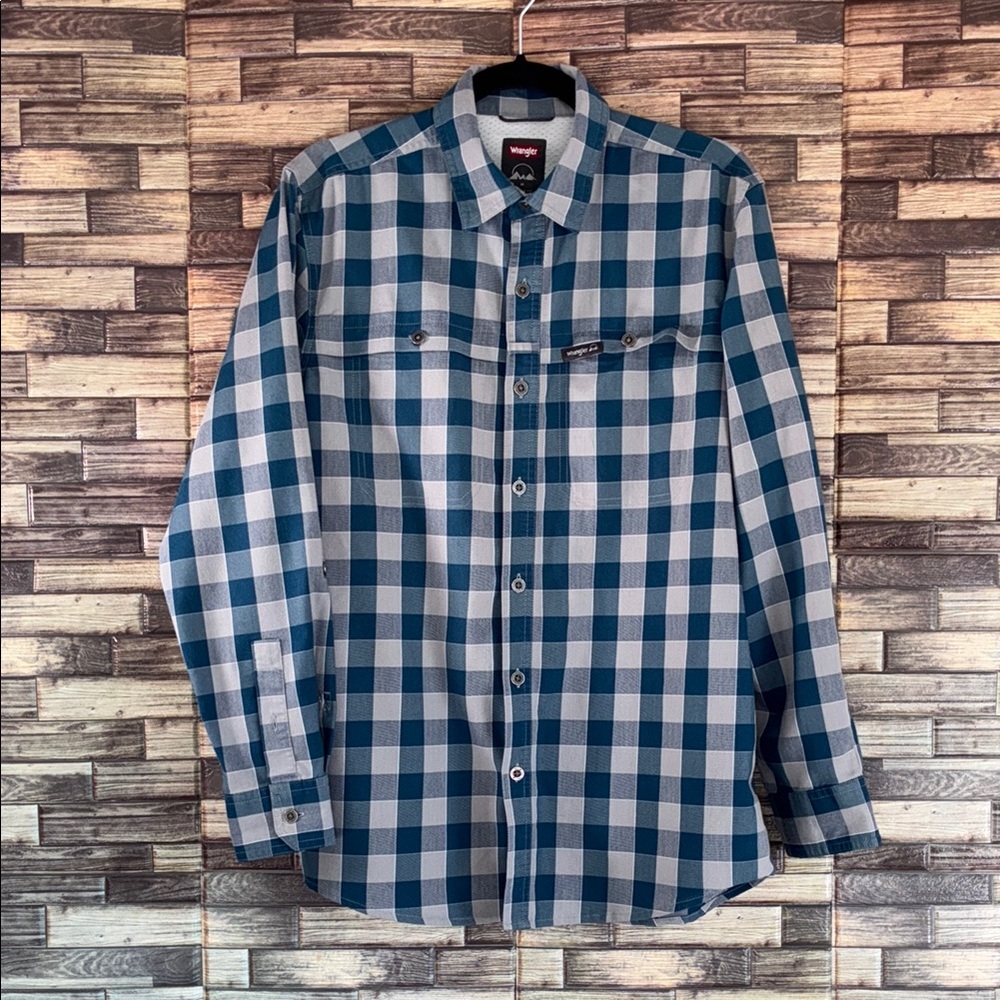 Pre Owned Wrangler Blue and White Casual Button Down Shirt Medium